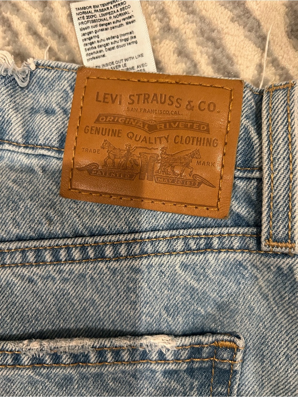 Levi Middy Straight Size 28 waist 29 L Distressed and Frayed Hem & Waist